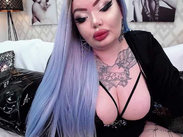 Fotod SavageQueen Welcome in my rooom! Tattooed busty fuck doll with perfect deepthroat skills and more and more. Wanna play? Tip your Queen! Kisses :)
