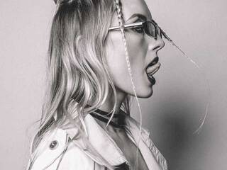 Erootiline videovestlus technobabe