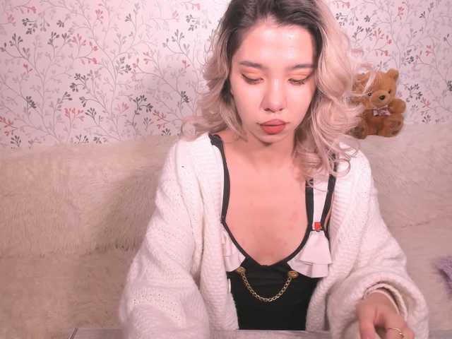 Fotod tinitot Hey hi there! Im Lina and im new here! Lets have fun with me and be my first ;) Use my random level just a 25 tokens =)