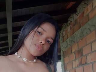 Erootiline videovestlus Tiny-Annie