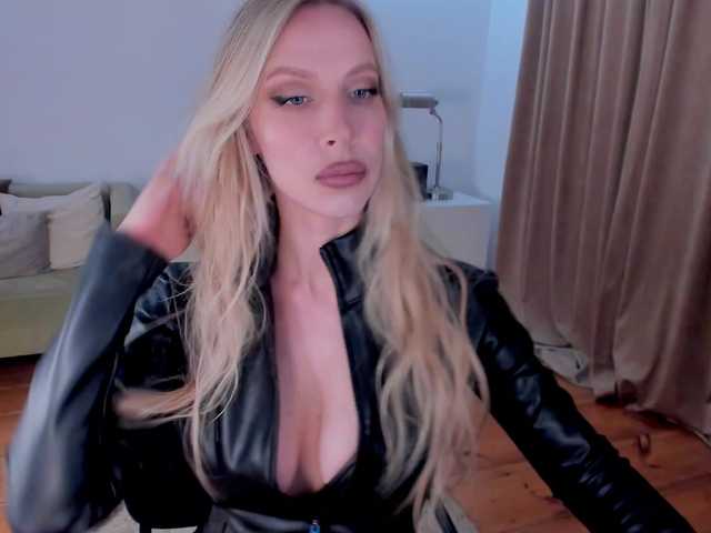 Ringhäälingupildid ToxicBlonde