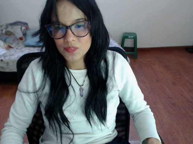 Fotod valak133 ❤️25 nakedtokenspls play with me pls Help me to have a big orgasm.❤️ #squirt #colombia #latina #glasses#c2c