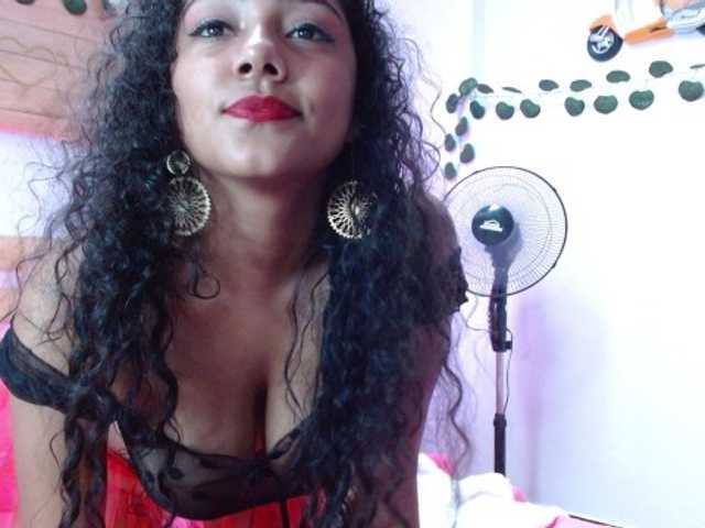 Fotod Valentinax6 Hi guys welcome to my room im new model in here complette my first goal and enjoy the show #latina #curvy #sexy #brunette #dildo #naked #fuck