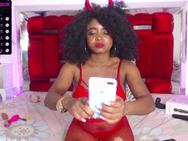 Fotod valerysexy4 Hey guys, hot day I want you to make me wet for you !! ♥♥ PVT // ON @goal full squirt #ebony #latina # 18 #slim #bigboob #lovens