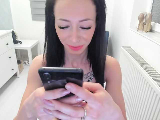 Fotod vanessakendal Hello im Vanessa a new girl here . Read the tip menu if you want to play with me / Dont request without tip ! Lets have fun