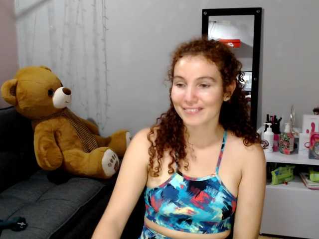 Fotod VeronicaRusso hello guys enjoy with me 332 tokens to reach the goal Squirt Show