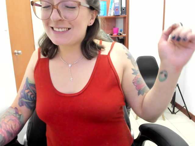 Fotod vickysimons Come to spend a fun moment with me #latina #curvy #piercing #young