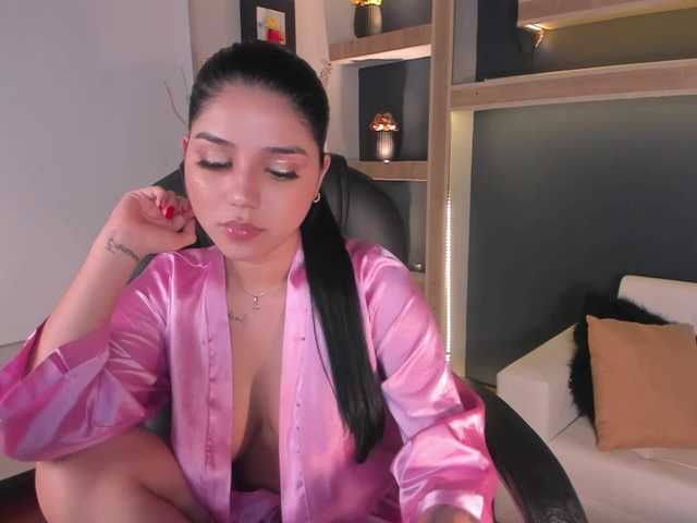 Fotod VictoriaLeia beautiful latina with hot pussy for you to make her reach orgasm IG: Victoria_moodel♥ Striptease♥ @remain tks left