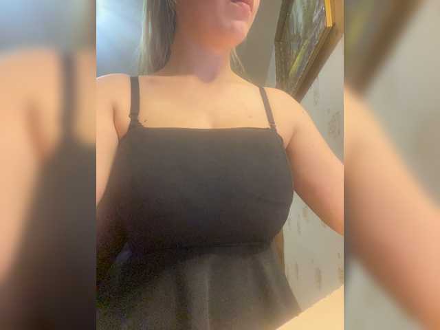 Fotod Vikki_tori_aa Subscribe and put love. Lovense is powered by 2 tokens. 12tk-20 sec Ultra high...domi from 30 token. I go private and group.
