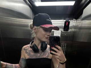 Erootiline videovestlus VivianRocks