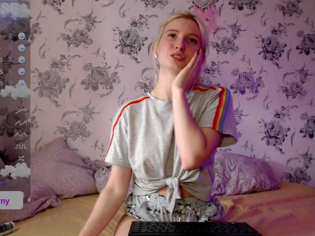 Fotod whiteprincess 1 token = 1 splash on my white T-shirt (find out what's under it dear) #teen #new #young #chat #blueeyes