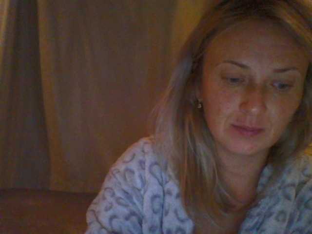 Fotod XswetaX I look at your cam for 30 tokens. chest-40 tokens