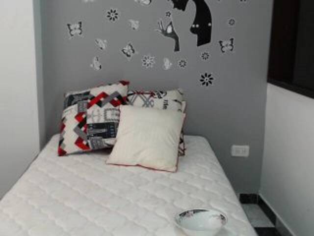 Ringhäälingupildid yanet-evans18