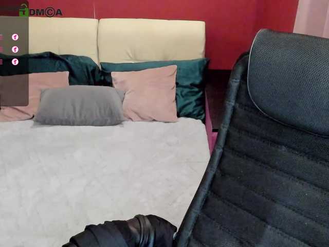 Fotod yatvoyakoshka Lovens vibrates from 2 tokens at a time)In private I play with toys, role-playing, sam to cam, femdom)Orgasm in pvt - 555tk or lovens control 10 min)In full private I play with the ass and realize any fantasies) invite!