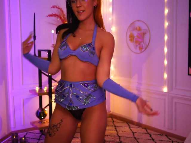 Fotod YourDruidess Help me out of this bellydancer clothes :P @remain #redhair #piercing #tattood #mistres #newmodel #glasses #dominate #bellydancer